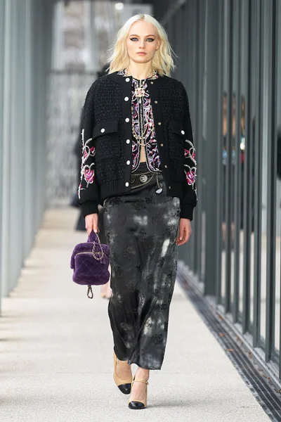 Look 15
